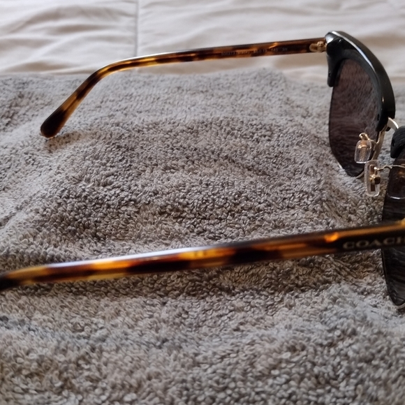 Coach sunglasses - Picture 4 of 6